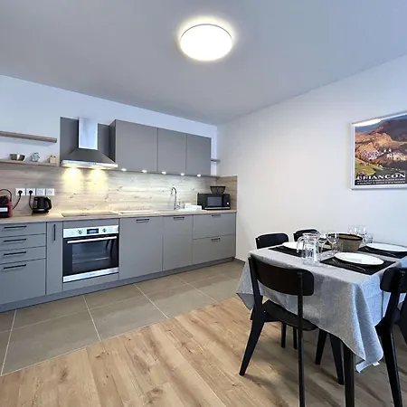 3 Pieces, 2 Chambres, Balcon, Vue Briancon, Wifi Gratuit - Fr-1-330c-150 Apartment *